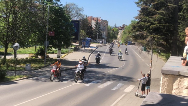 Снимка: Стотици мотористи превзеха Благоевград