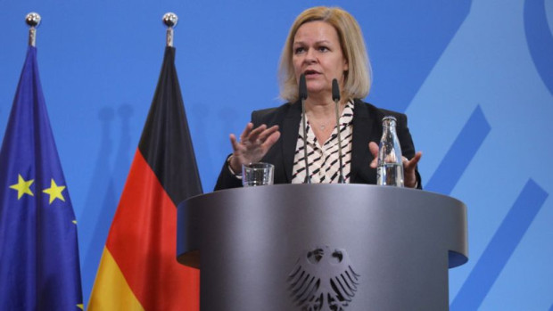 Вътрешният министър на Германия Нанси Фезер пристига в България В