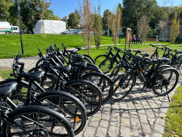 Снимка: Наемането на електрически велосипеди в Бургас е временно преустановено
