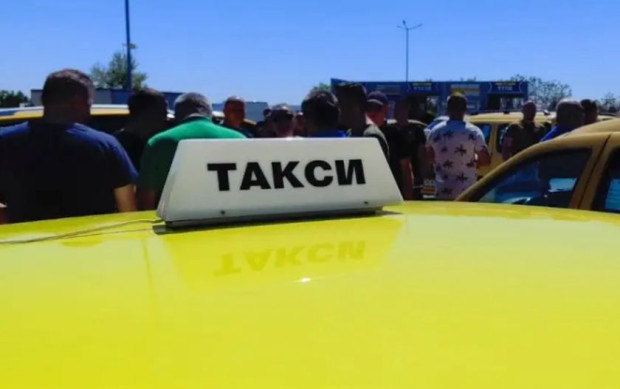 Таксиметровите шофьори във Варна на протест Исканията им са свързани