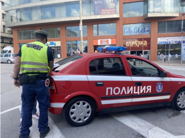 Два полицейски екипа подгониха шофьор, който опитвайки се да избяга катастрофира в гора край Търново