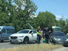 Верижна катастрофа на изхода на Перник: Три автомобила и автобус се удариха