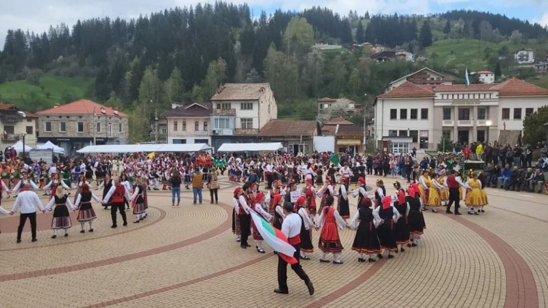 Над 350 души от клубове по народни танци ще участват в Празник на хората в Чепеларе през май