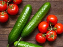 Забравете за шопската салата: Лекари съветват да не ядем доматите и краставиците заедно