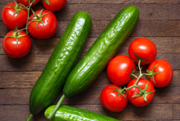 Снимка: Лекари съветват да не ядем доматите и краставиците заедно
