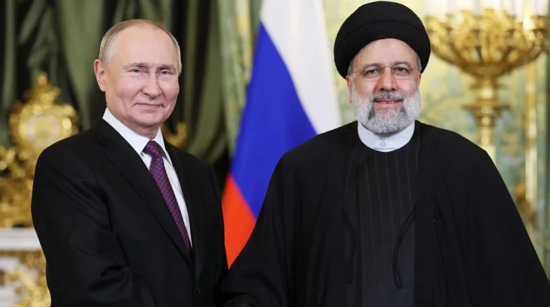 Путин призовава за сдържаност в разговор с иранския президент