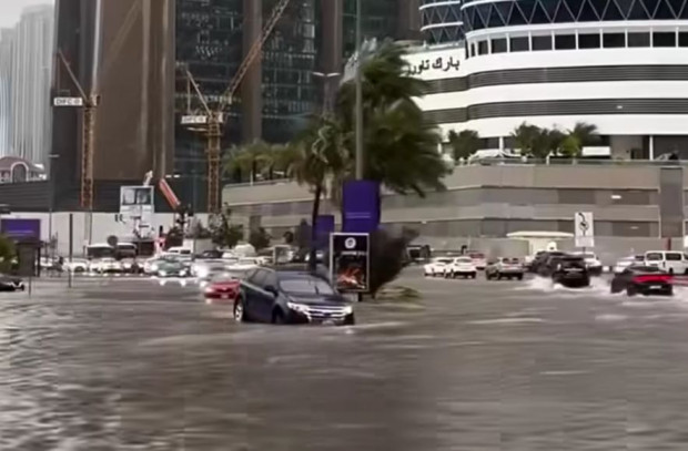 Апокалипсис в Дубай! Всичко е под вода