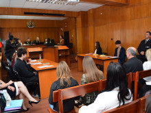 В симулиран съдебен процес във Варна: Ученици наложиха 10 г. присъда на водач, причинил смърт