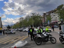 16-годишни свалиха насила футболна тениска от момче в Пловдив