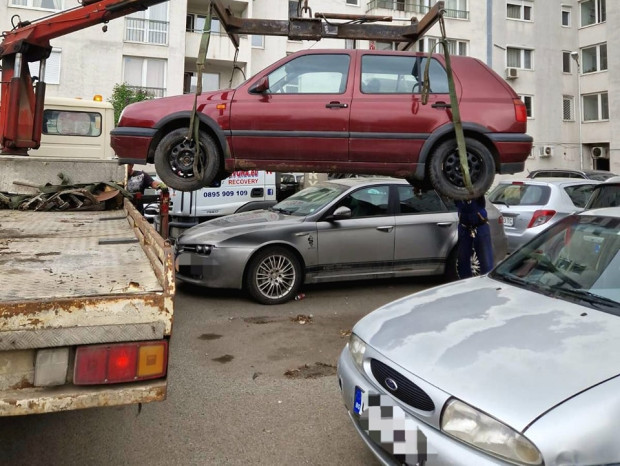 Акция по разчистване на изоставени коли в столичния район "Илинден"