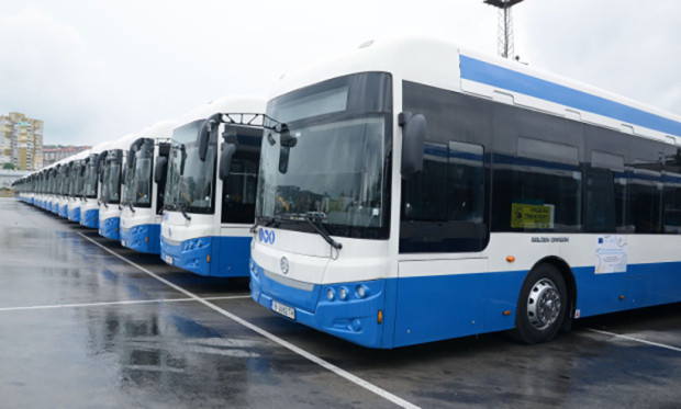 Възстановено е обслужването на автобусна спирка ЖП гара-3 на пл.