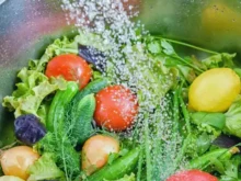 Най-новия съвет на експерти: Накисвайте зеленчуците във вода, сода за хляб или оцет