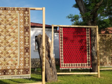 Холандец от Велико Търново показва български килими в Париж