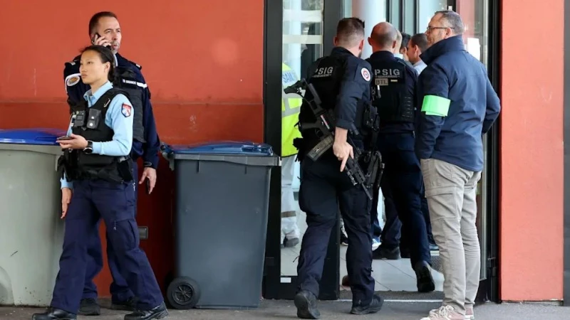 Във Франция мъж рани с нож момичета на шест и 11 години