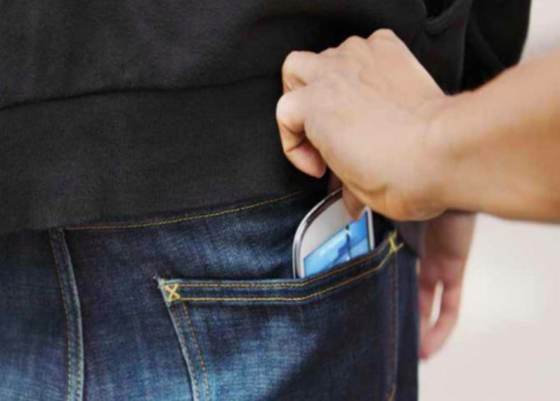 Мъж от Мусачево задигна мобилен телефон от магазин на столична улица, хванаха го