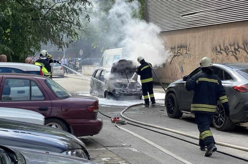 Кола изгоря в Пловдив, дрон засне гасенето