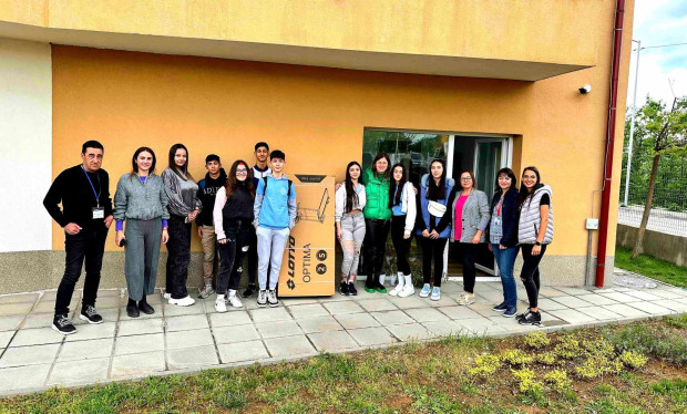 Бъдещи социални работници направиха дарение на социален център в Търново