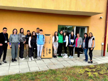 Бъдещи социални работници направиха дарение на социален център в Търново