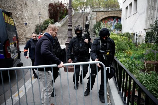 Мъж е заплашил да се самовзриви в иранското консулство в Париж