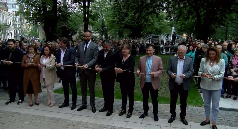 Честито Пловдив: Прерязаха лентата на изцяло обновената Градска градина