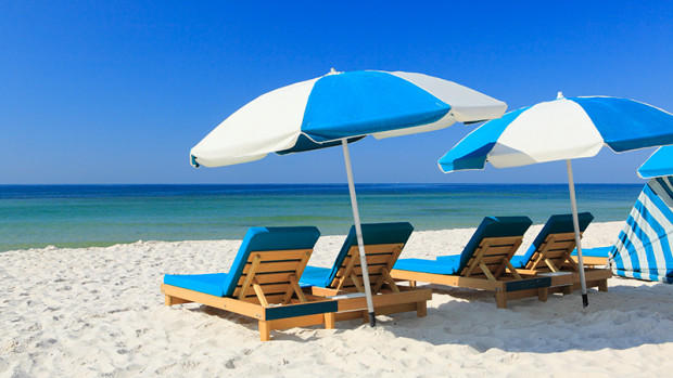 Όχι άλλες ομπρέλες και ξαπλώστρες σε πολλές ελληνικές παραλίες