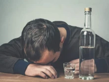 Защо приемането на големи количества алкохол води до загубата на съзнание?