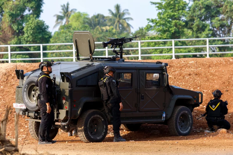 Сражения на границата между Мианмар и Тайланд: Бунтовници се насочват към блокирани войници на хунтата