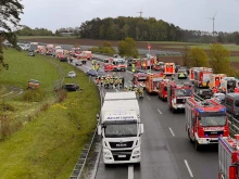 Верижна катастрофа с близо 30 коли в Германия, има много ранени