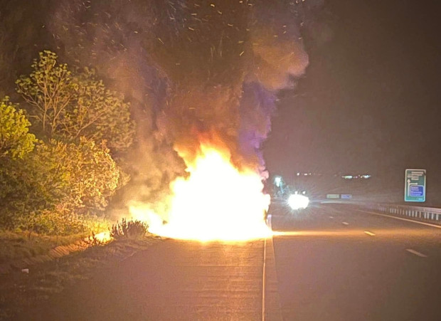 Автомобил се запали на АМТракия в посока Бургас-София, съобщиха в