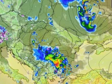 Проливни дъждове с гръмотевици ще ни провалят почивния ден