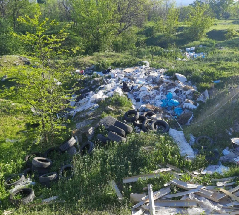 Почистиха нерегламентирано сметище край Марица