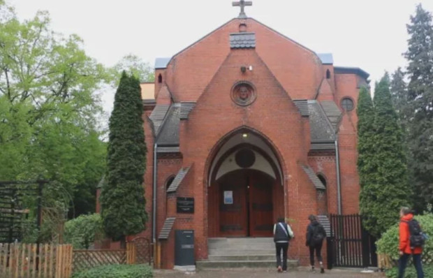 Православен храм в Берлин помага на сънародниците ни да се