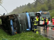 28 деца са ранени, след като автобус се преобърна в Германия
