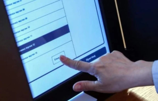 Снимка: Вижте какви са възможните проблеми, които могат да възникнат при гласуването с машини на изборите 2 в 1