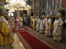 Митрополити, църковни служители, миряни и политици се преклониха пред патриарх Неофит 40 дни след смъртта му
