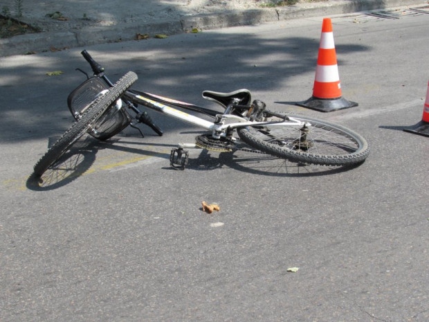 71 годишен велосипедист почина след падане от колелото си в село