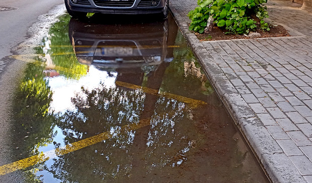 Голям проблем отвори дъжда във Варна На много улици дори