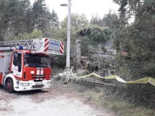 Пожар горя в дървена барака в неделинското село Кочани, унищожено е домашно имущество