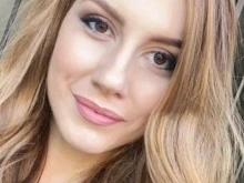 Човек на Слави Трифонов и журналистка от bTV изловени в деликатна ситуация