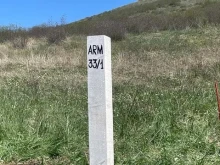 На границата между Азербайджан и Армения се появи първи демаркационен стълб