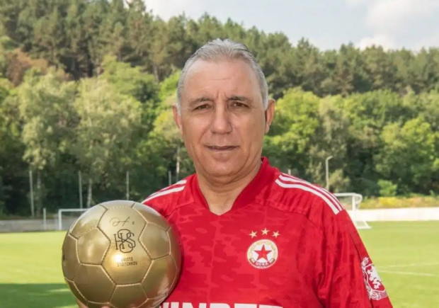 Легендата на българския футбол Христо Стоичков е на върха на