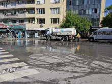 Продължава пролетното миене на улиците и центъра на Благоевград