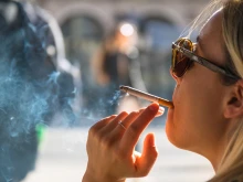 Пушенето на открито в Торино – само с позволение на хората в радиус от пет метра, глобата е 100 евро
