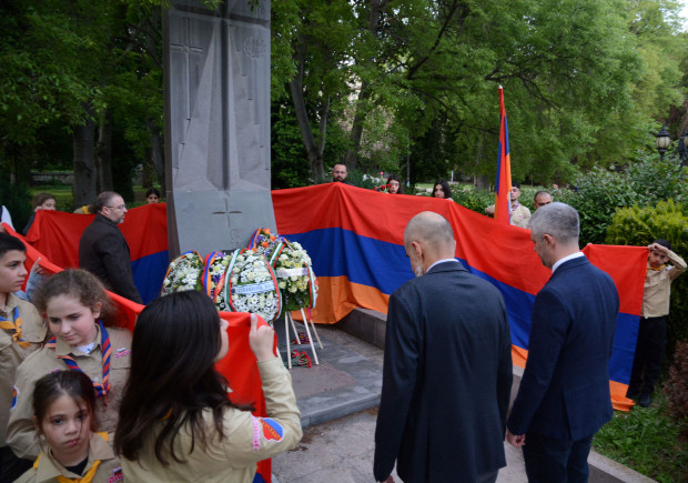 Кметът на Варна Благомир Коцев почете 109 ата годишнина от Арменския
