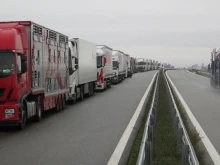 Километрично задръстване на "Дунав мост 2" в посока Румъния – автомобилите не помръдват от часове