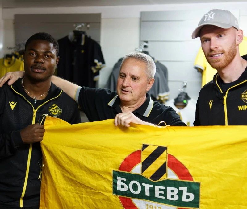 Фенове пожелаха на Уме и Мертенс "жълто-черна" купа и европейско лято на "Колежа"