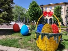 Красива великденска украса посреща жителите и гостите на Карлово