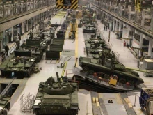 Германия предупреди: Русия произвежда повече оръжие, отколкото й е нужно за войната и ги трупа в складове