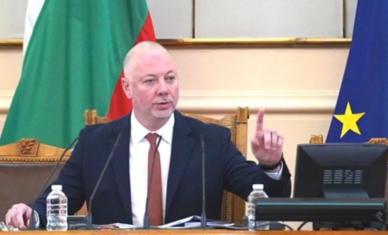 Росен Желязков е отстранен като председател на НС