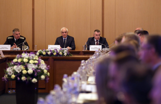 Министърът на отбраната Атанас Запрянов приветства участниците в третата ежегодна